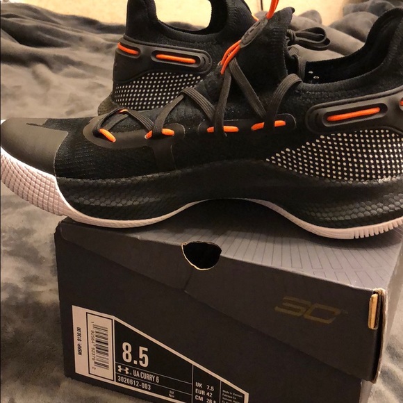 basketball shoes brand new never worn - Picture 3 of 4